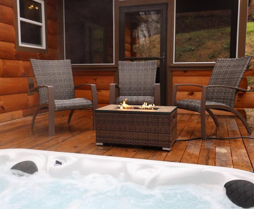 Rustic Modern Cabin With Hot Tub Near Rafting And Great Smokey Mountains Bryson City Ngoại thất bức ảnh